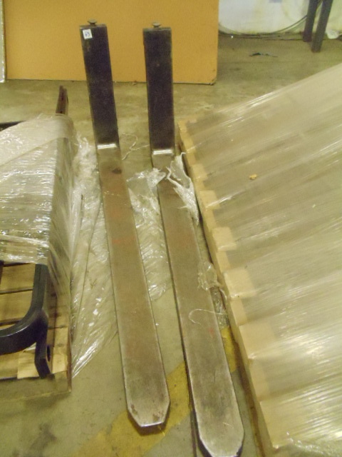 lot 63 image: 48 x 4 forklift forks