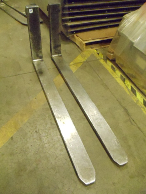 lot 64 image: 48 x 4 forklift forks
