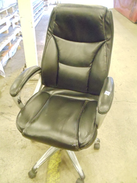 lot 98 image: 2 office chairs on wheels