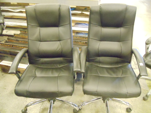 lot 100 image: 2 office chairs on wheels