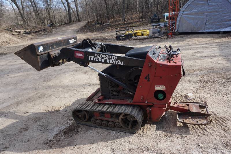 Bobcat, New Holland & Toro Dingo Skid Loaders and Lifts in Burnsville