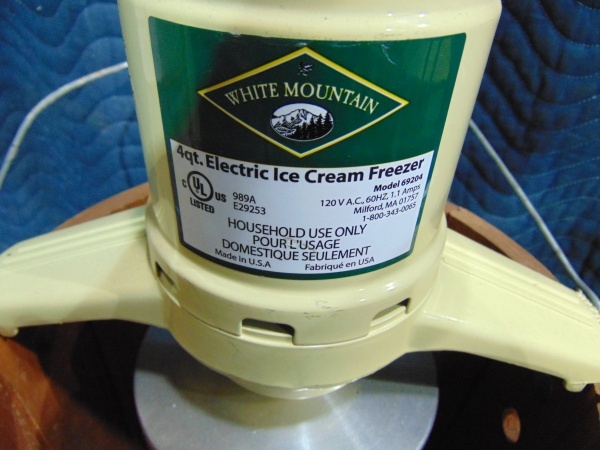 lot 8 image: Electric Ice Cream Maker