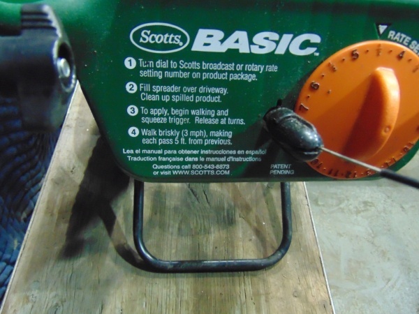 lot 12 image: Lawn Fertilizer Spreader