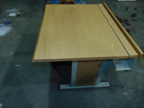 lot 35 image: Small DeskTable