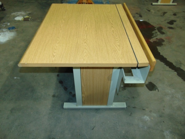 lot 36 image: Small DeskTable