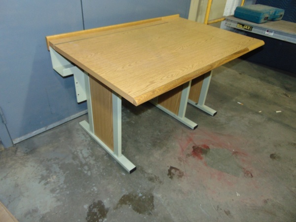 lot 37 image: Small DeskTable