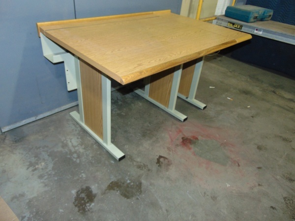 lot 38 image: Small DeskTable