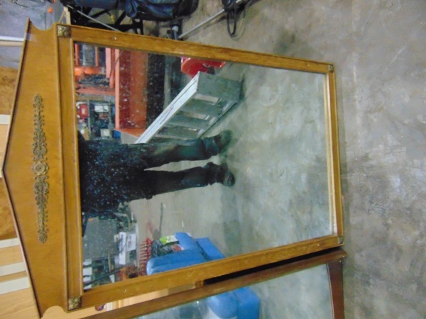 lot 39 image: (2) Dresser Mirrors