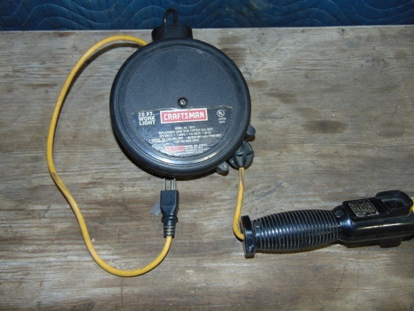 lot 55 image: Retracting Shop Light