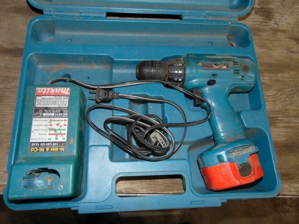 lot 64 image: Cordless Drill and Charger