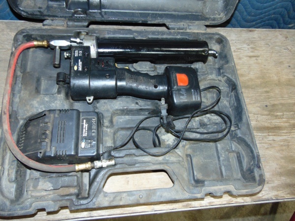 lot 73 image: Power Grease Gun