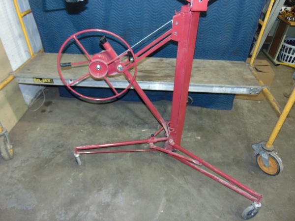 lot 74 image: 11 Drywall Lift