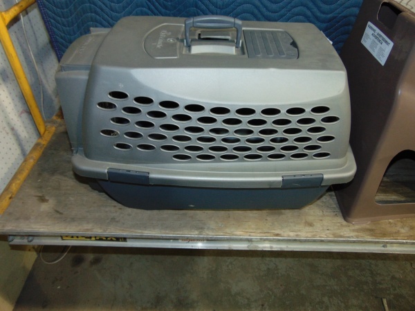 lot 75 image: (2) Portable Pet Kennels And (1) Dog Stairs