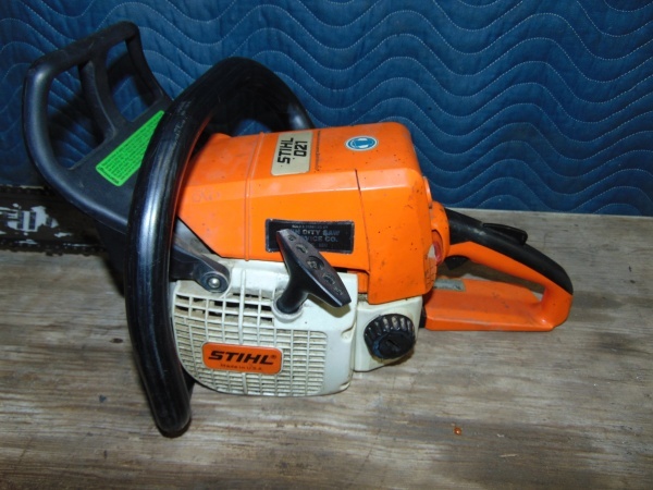 lot 77 image: Stihl 021 Chainsaw