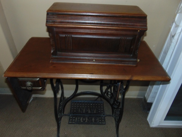 lot 78 image: Vintage New Home Pedal Sewing Machine