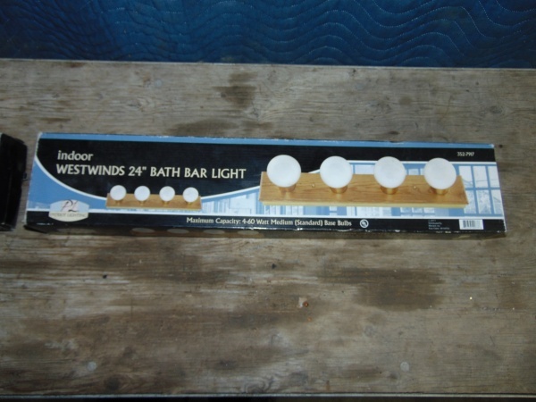lot 94 image: (2) Light Bars