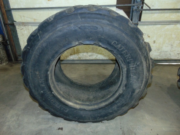 lot 106 image: Caterpillar Skid Loader Tire