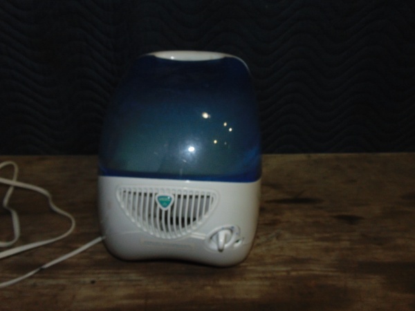 lot 109 image: Small Humidifier