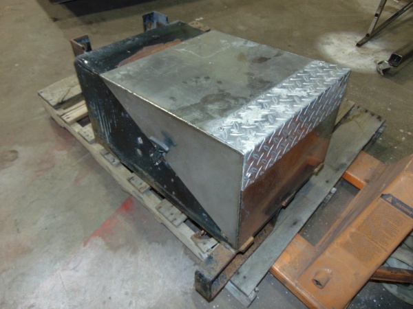 lot 111 image: Large Battery Box