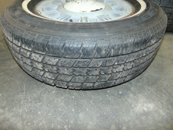 lot 113 image: (4) Tires and Rims