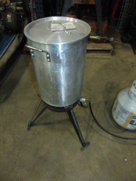 lot 118 image: Cooker With LP Cylinder