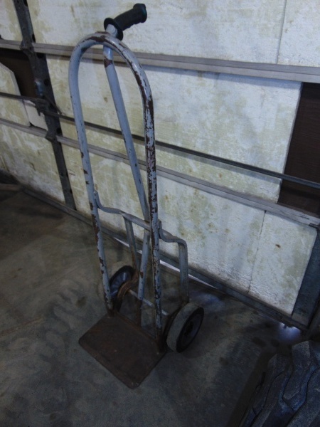 lot 123 image: Utility Cart