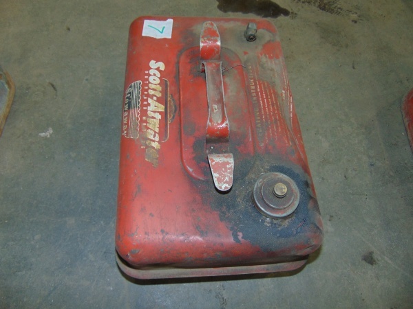 lot 131 image: Scott-Atwater Gas Tank