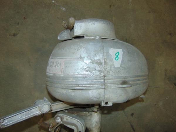 lot 132 image: Vintage Johnson Sea Horse Outboard Motor