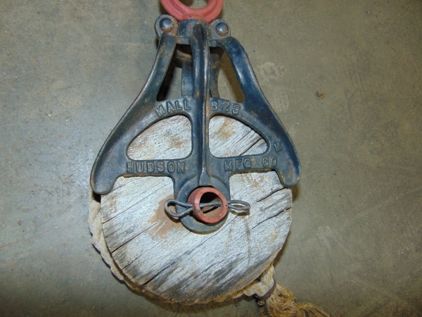 lot 146 image: Vintage Barn Pulley