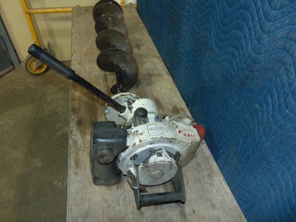 lot 157 image: Jiffy Power Stick Ice Auger