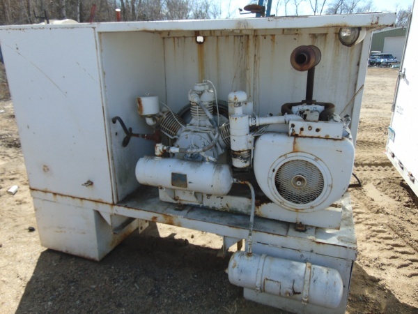lot 2 image: Air Compressor