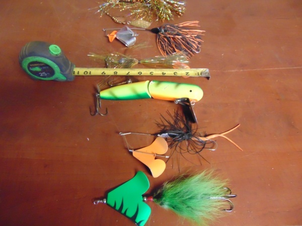 (6) Musky Lures