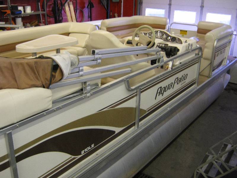 lot 10 image: 1999 Aquapatio 210 LE