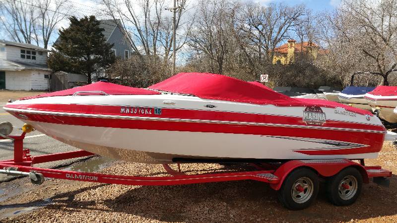 lot 15 image: 2012 Glastron GT205