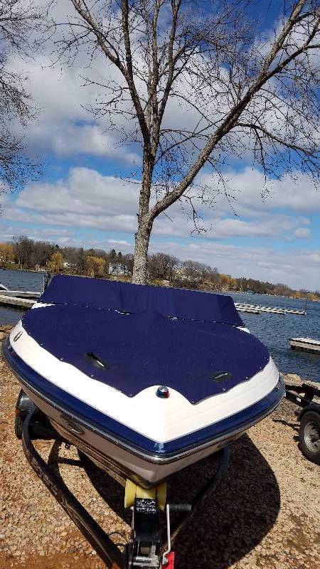 lot 21 image: 2011 Bryant 210