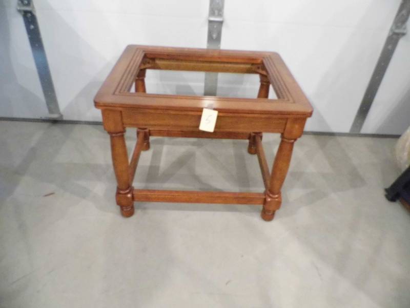 lot 5 image: Side Table w Glass