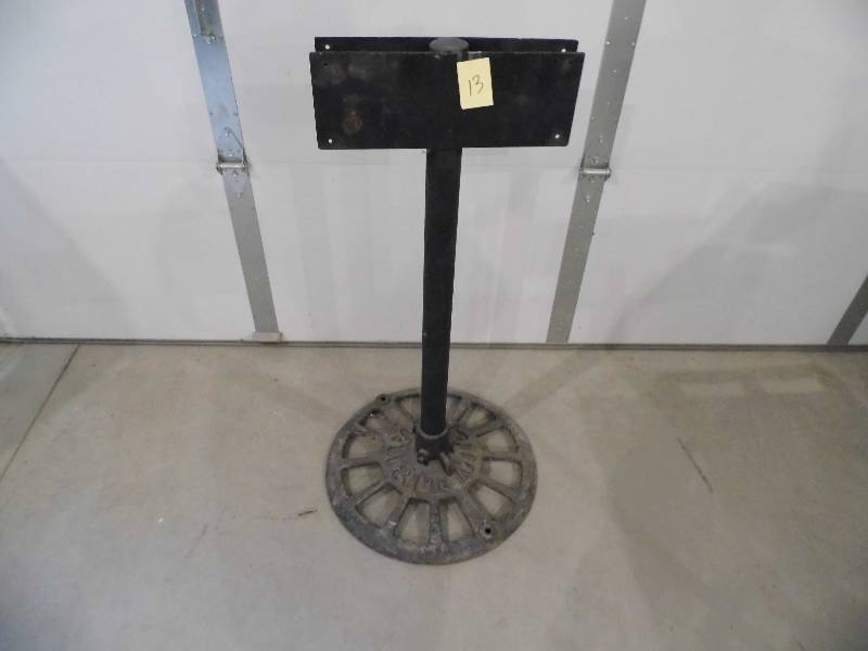 lot 13 image: Metal Stand