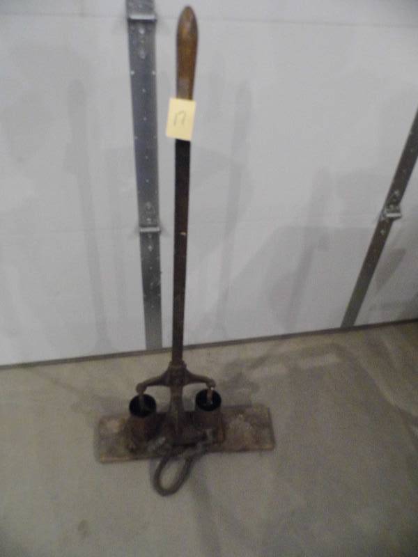 lot 17 image: Antique Pump