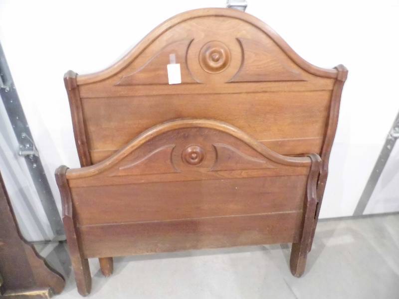 lot 18 image: Antique Bed