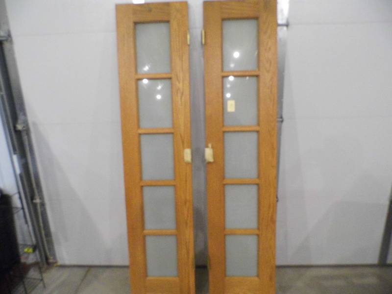lot 19 image: 2 Frosted Glass Oak Doors