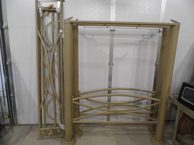 lot 20 image: Swing with Canopy