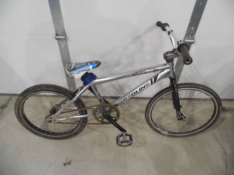 lot 29 image: 4 Bikes  Bicycles