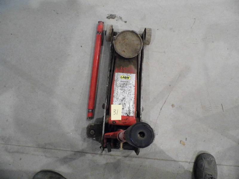 lot 31 image: Larin Floor Jack