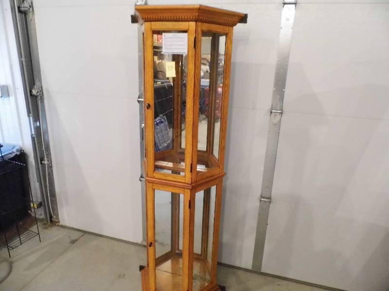 lot 33 image: New Pulaski Curio Cabinet