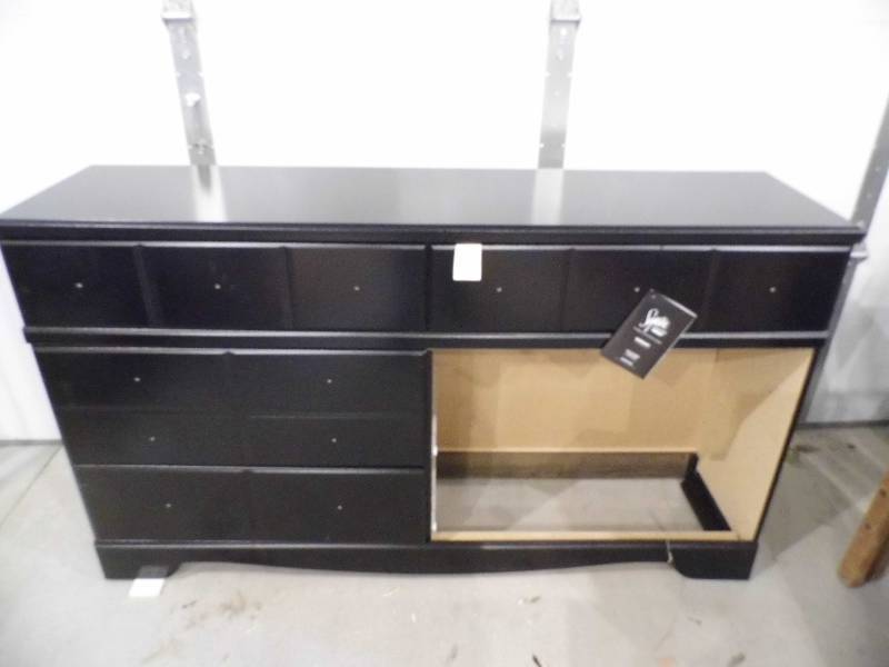 lot 37 image: Dresser