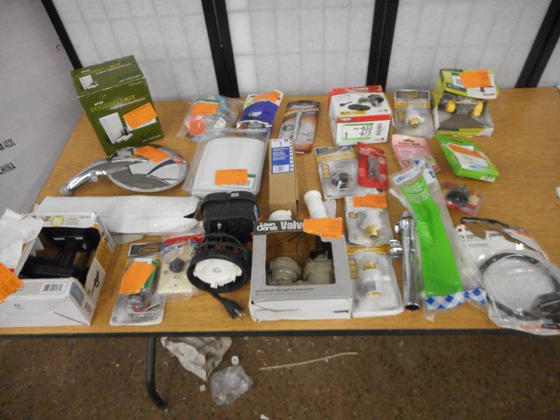 BOX LOT OF HOUSEHOLD STUFF