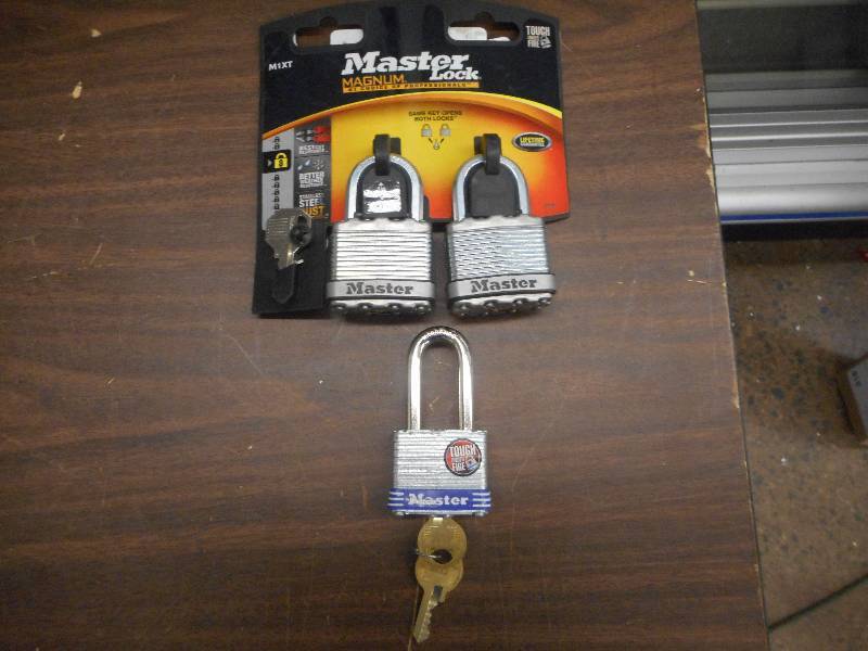 MASTER LOCK PADDLE LOCK LOT