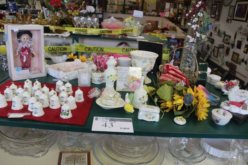 Top Shelf Lot of Home Decorations