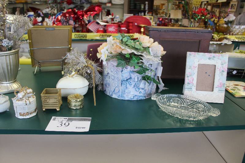Top Shelf Lot of Home Decorations