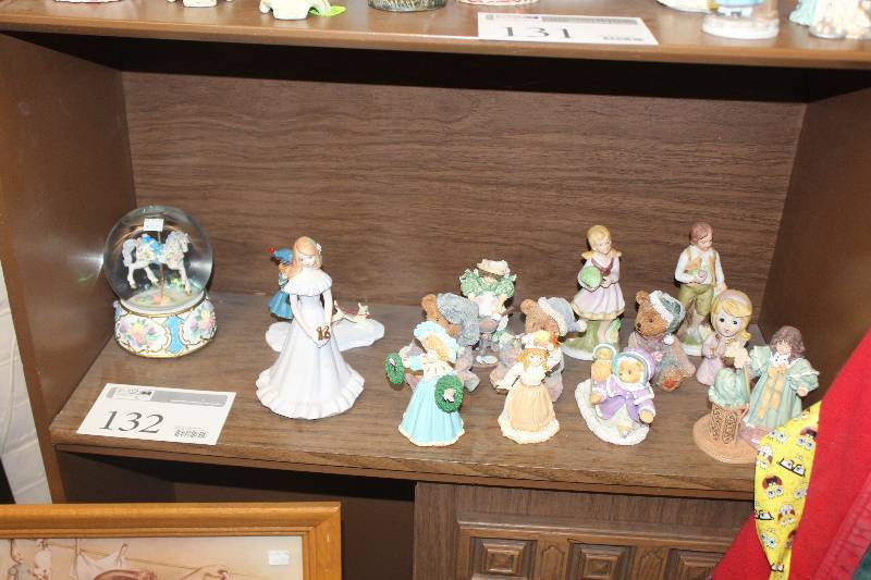 Shelf Lot of Home Decorations